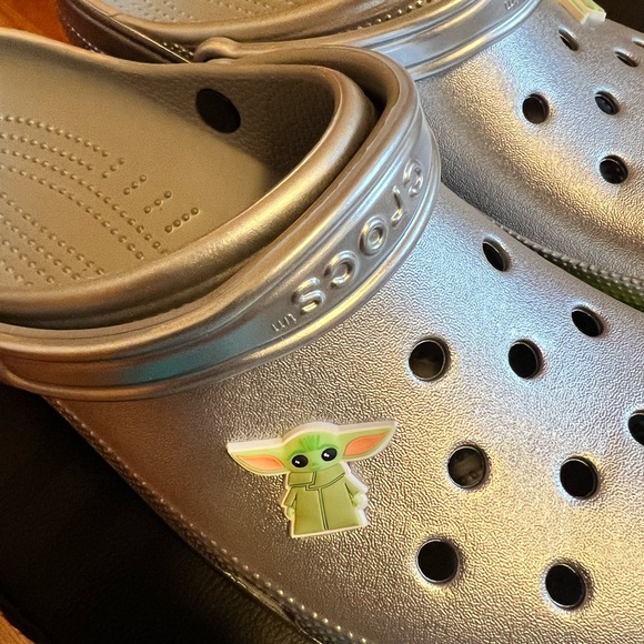 CROCS/Disney Grogu Clogs Size 13. Brand New Never Worn!!!! - Picture 7 of 10